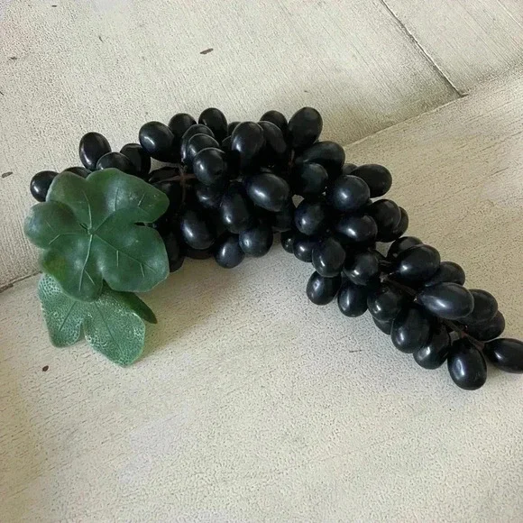 Vintage Cluster of Blackish Purple Large Bunch of Grapes - Picture 6 of 6